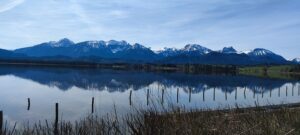 Alpenpanorama am Hopfensee.